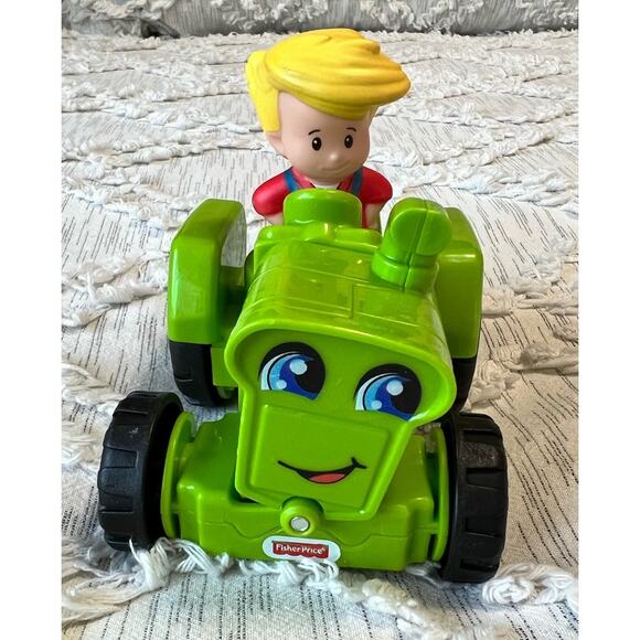 Fisher-Price Little People Helpful Harvester Tractor Farm Vehicle Figure Set - Picture 2 of 5